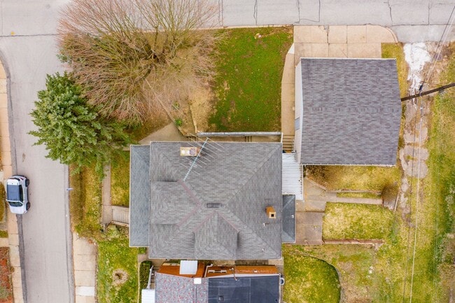 Building Photo - Available now! FANTASTIC 3-bedroom in Mt. Oliver!