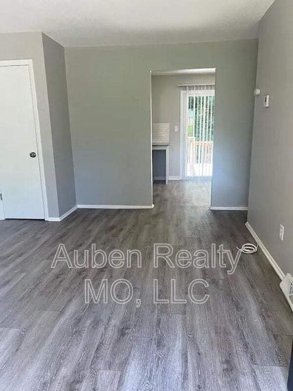 Building Photo - 6135-6141 Farrow Ave.