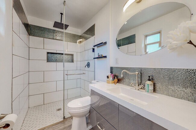 Building Photo - Charming NE Heights 3 Bedroom 2 Bath