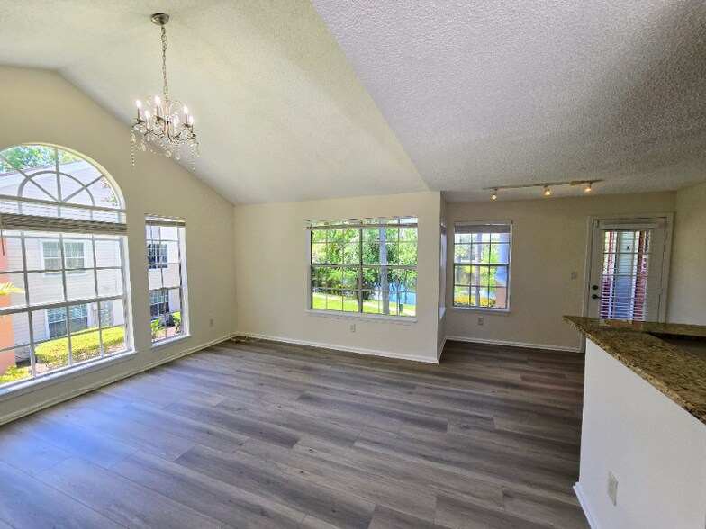 Building Photo - 1125 Crystal Way