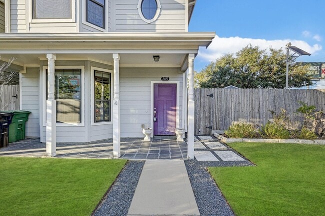 Building Photo - Charming 3-Bedroom Home with Modern Amenit...