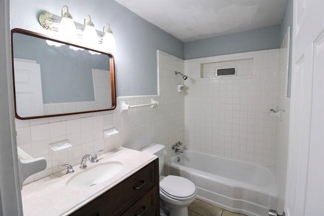 Building Photo - 1502 Bayou Shore Dr