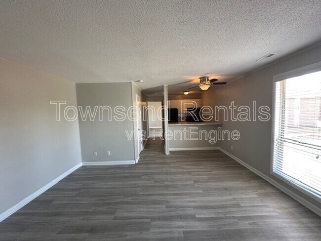 Primary Photo - 5850 Century Oaks Dr