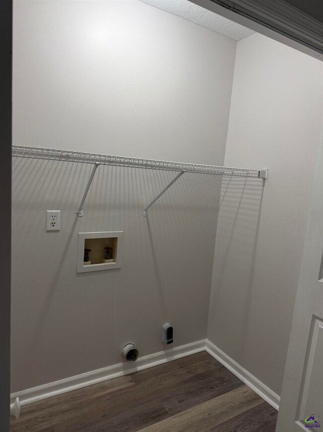 Building Photo - 107 Barrington Pl N