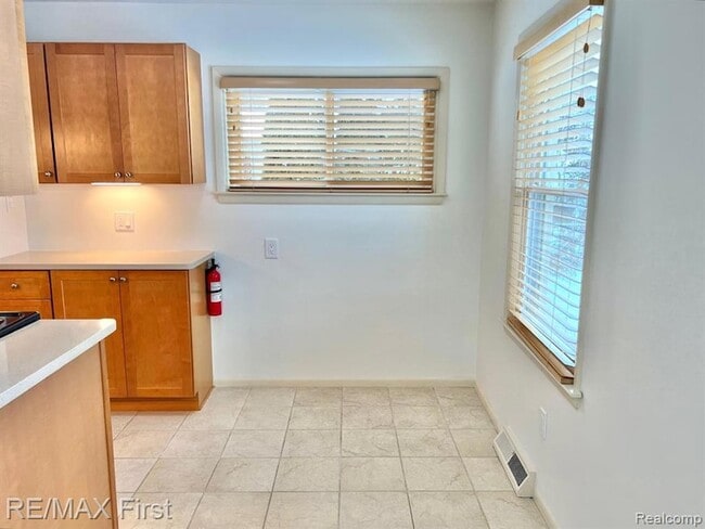 Building Photo - 4516 Robinwood Ave