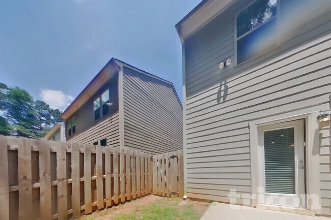 Building Photo - 305 Knowles Pl