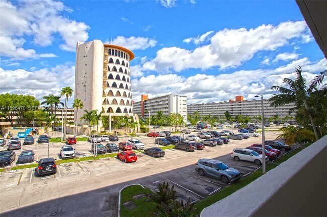 Building Photo - 1750 NE 191st St