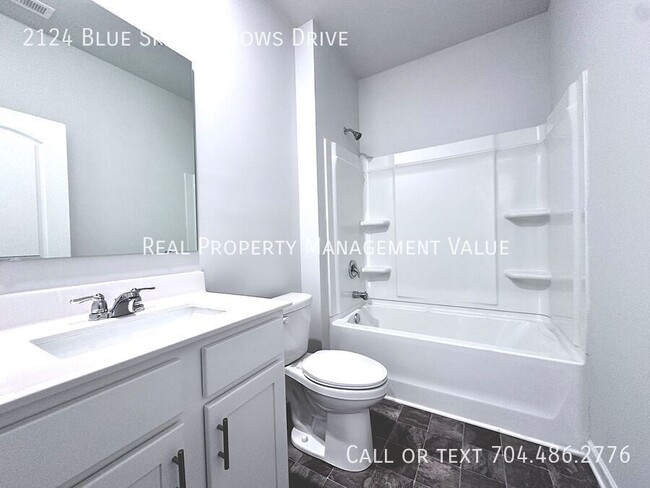 Building Photo - Experience luxury living in this Woodruff-...