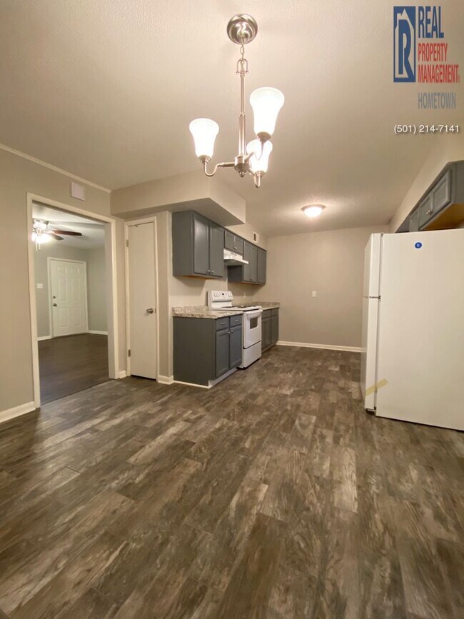 Building Photo - 913 Brewer-