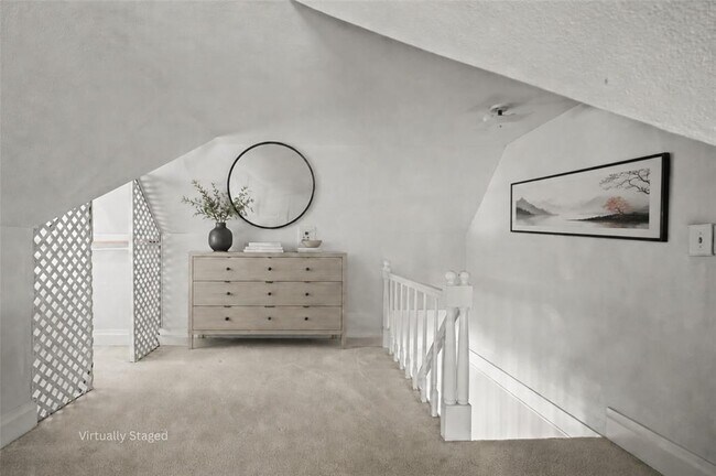 Building Photo - 212 W 43rd St