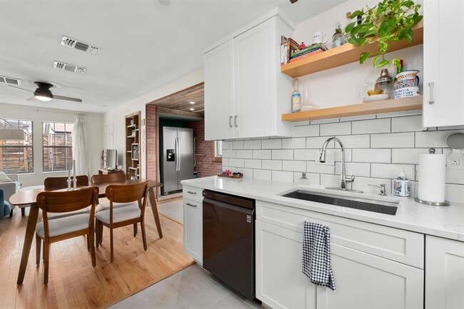 Building Photo - 4610 Avenue B