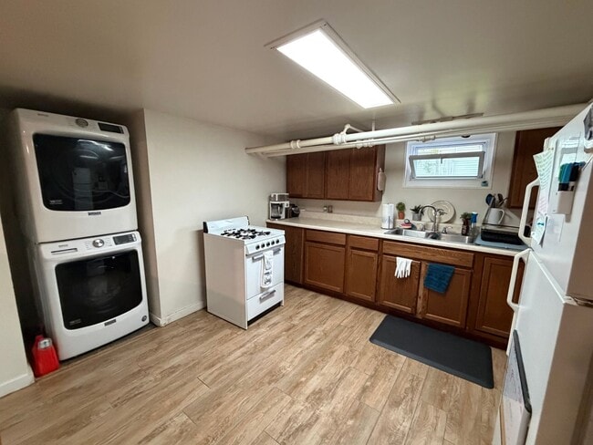 Building Photo - 1 bedroom apartment in EASTPORT!