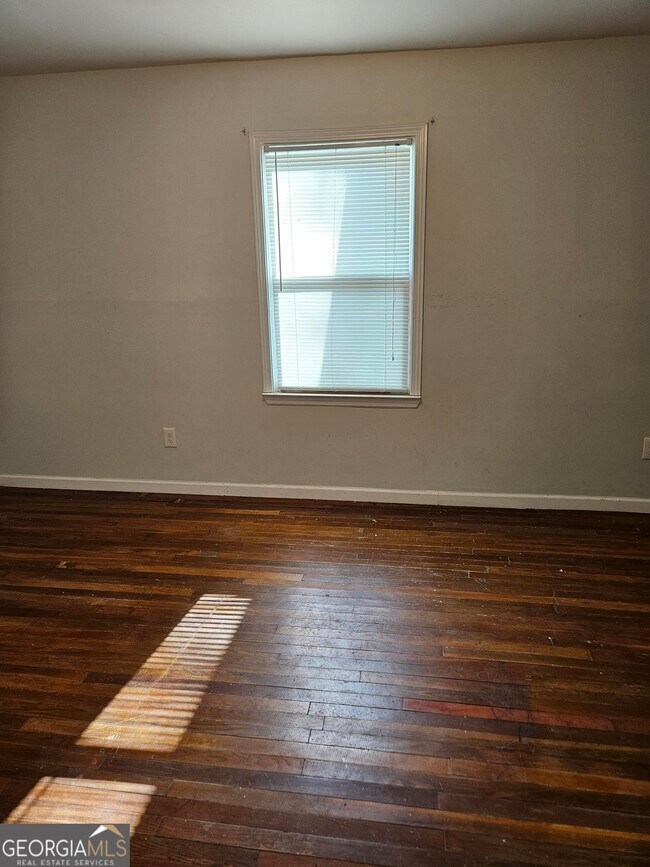 Building Photo - 3453 Glen Rd