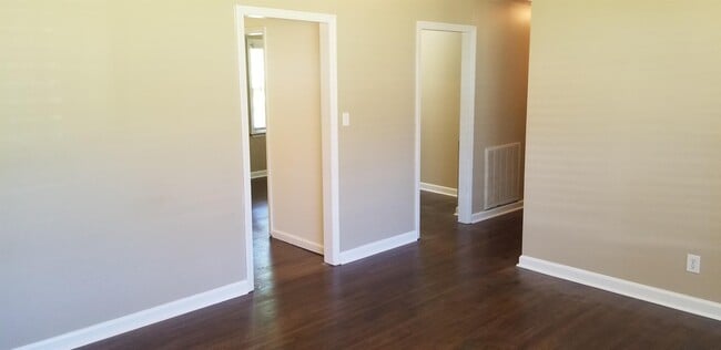 Building Photo - 1620 Riverside Dr