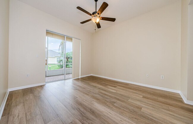 Building Photo - Beautiful 4 bedroom 3 bath townhome