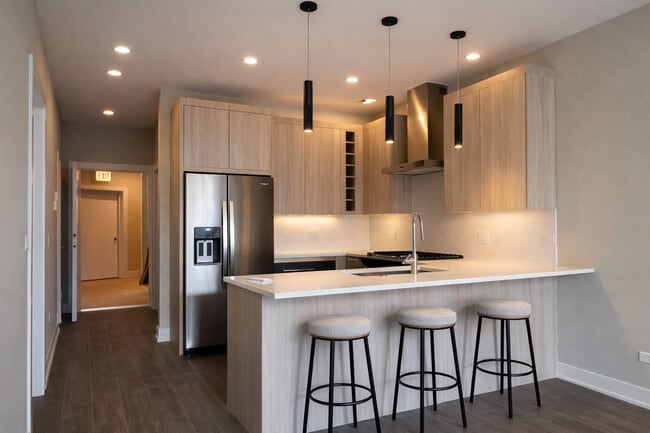 Building Photo - 3244 N Lincoln Ave