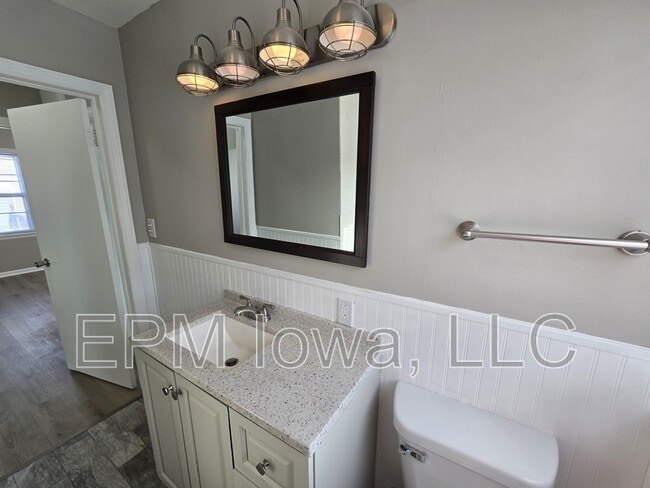 Building Photo - 1147 Bourland Ave