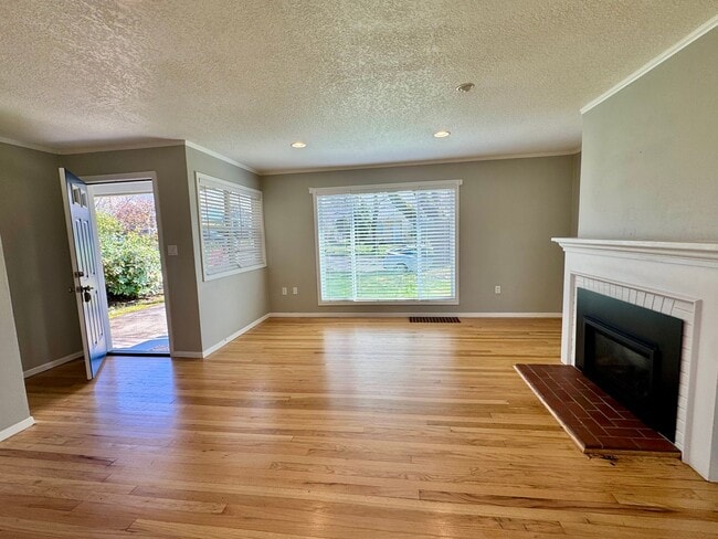 Building Photo - Bittersweet memories, Full Beautiful Remodel Highly Desired Lincoln Neighborhood