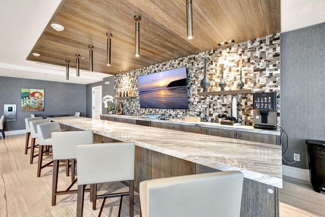 Building Photo - 730 N Ocean Blvd