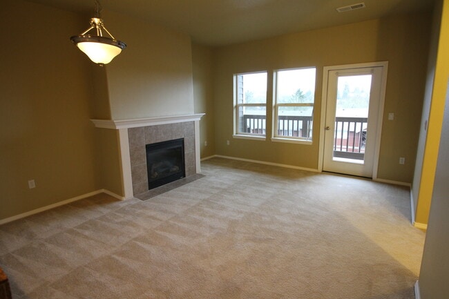 Building Photo - Newer Condo with 2 car Garage in S. Salem!