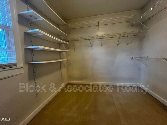 Building Photo - 712 Hadley Rd