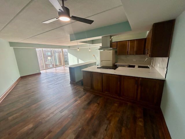 Building Photo - 1301 N Western Ave