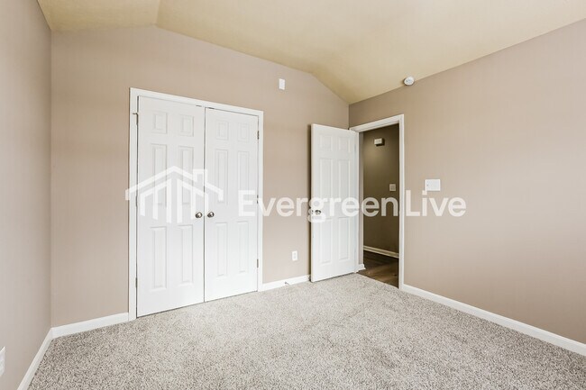 Building Photo - 2004 Lisa Walk Dr