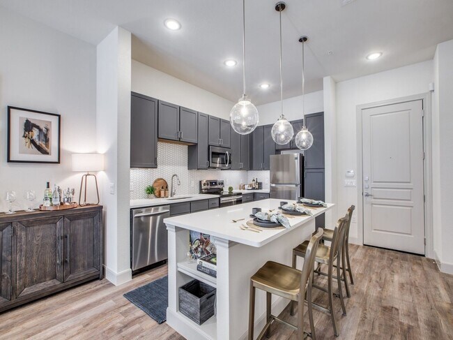 Primary Photo - Live in Style! Beautiful 1/1 Apt in Greate...