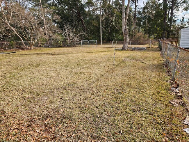 Building Photo - 3 Bedroom 2 bath home in downtown Port Wentworth