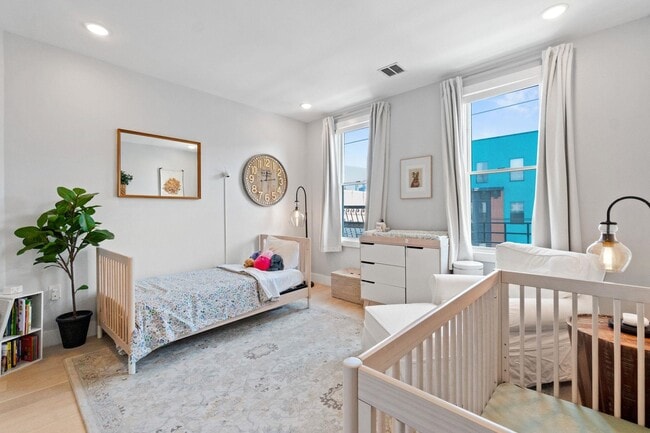 Building Photo - 406 Madison St