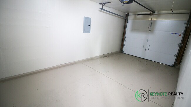 Building Photo - 125 Teakwood Ln