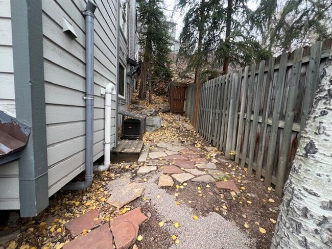 Building Photo - OLD TOWN GEM