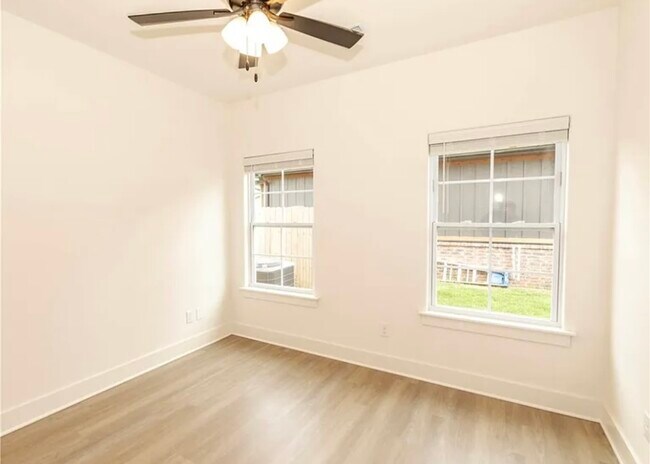 Building Photo - 252 Nebo St