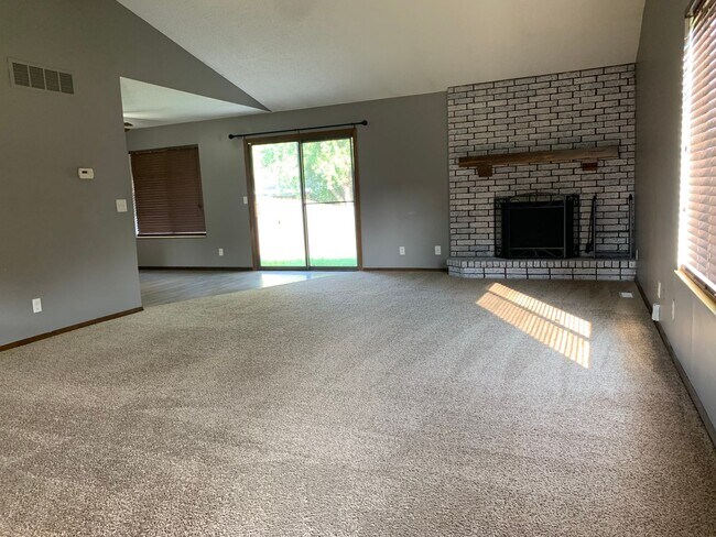 Building Photo - 8924-8926 E Bluestem