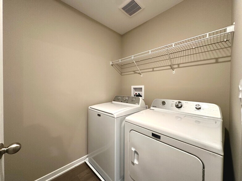 Building Photo - 2242 Barbera Dr