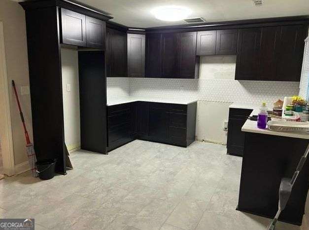 Building Photo - 600 Valley Hill Rd SE