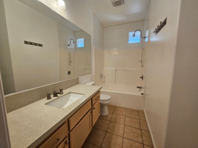 Building Photo - SENIOR 55+ COMMUNITY BEAUTIFUL 2BED/2BATH