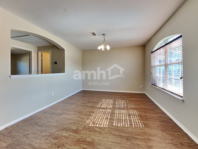 Building Photo - 700 Liberty Ln