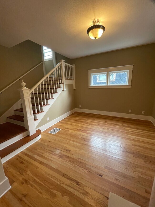 Building Photo - Amazing home On NE Flanders