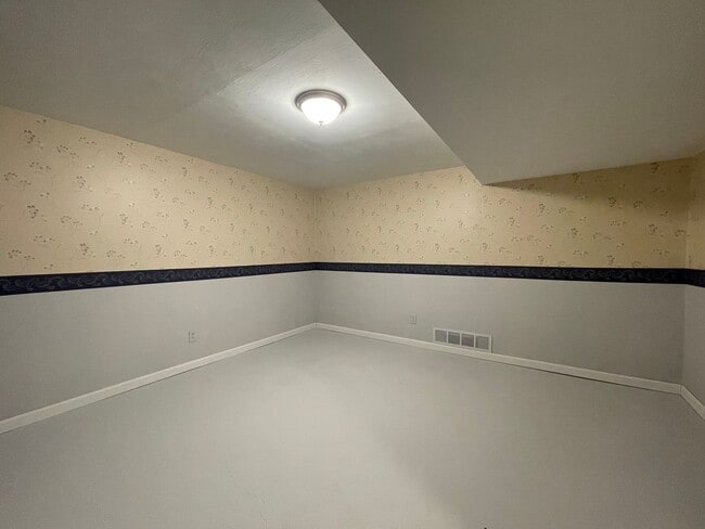 Building Photo - Three Bedroom Home in Richland