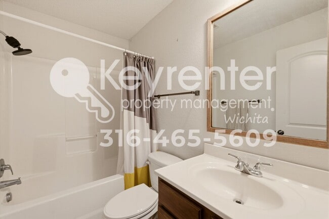 Building Photo - 827 S Sunset Cir
