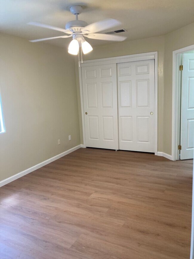 Building Photo - 12906 Merlot Dr