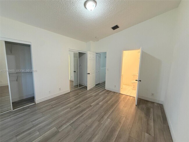 Building Photo - 3152 SW 49th St