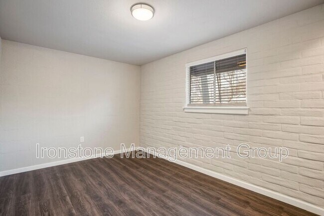 Building Photo - 2618 E 8th St