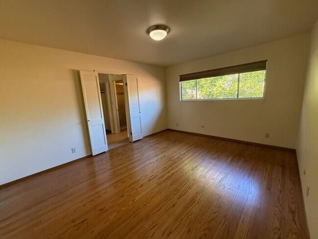 Building Photo - Beautiful 4 bedrooms 2.5 bath home