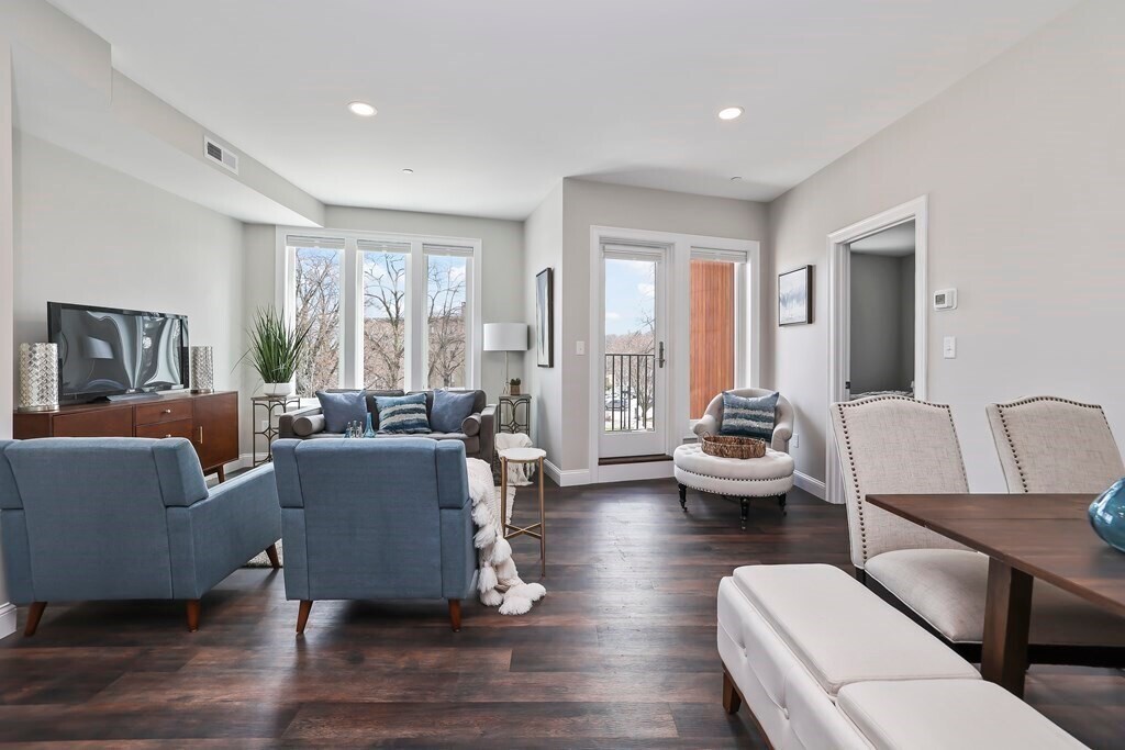 Building Photo - 734 South St