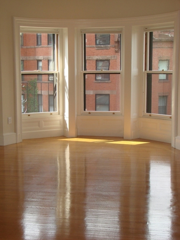 Building Photo - 404 Marlborough St
