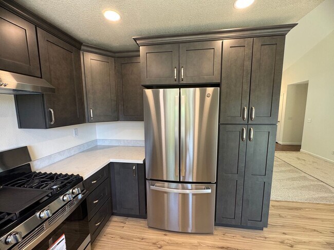 Building Photo - Beautifully Remodeled 3-Bedroom, 2-Bathroom home waiting for you !