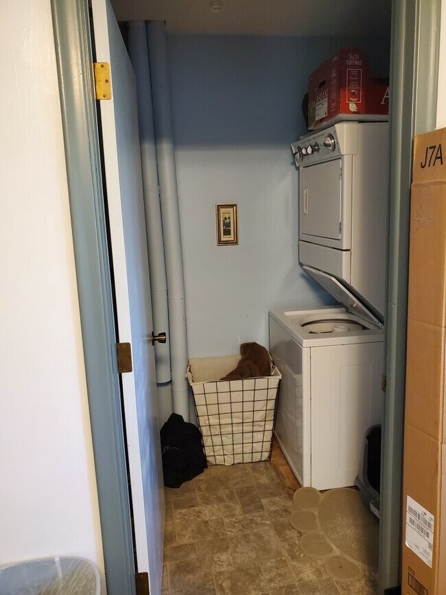 Building Photo - Ken Maril