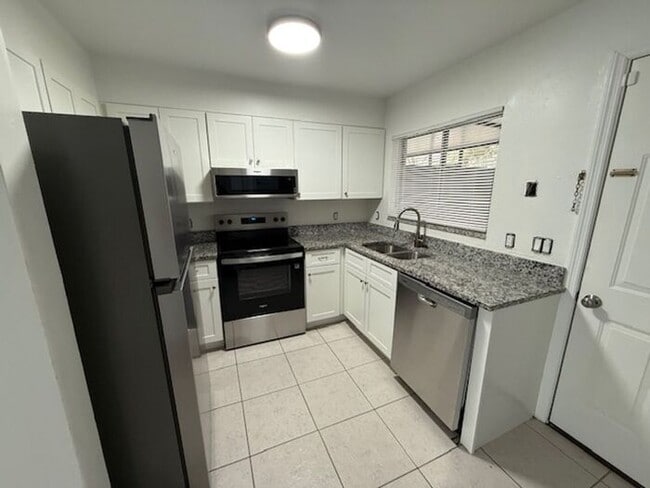 Building Photo - 2/1.5 Winter Springs Townhome with screened patio-MOVE IN SPECIAL: $200 OFF FIRST MONTH'S RENT